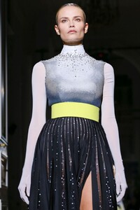 Valentino-Haute-Couture-SS20-Paris-2121-1579718517.thumb.jpg.b8db7f79310fcb3e11dcf35246141c61.jpg