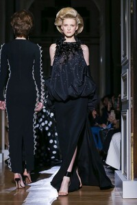 Valentino-Haute-Couture-SS20-Paris-2158-1579718546.thumb.jpg.2a104f003805c0052fd76d8f5b45850d.jpg