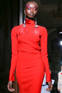 Valentino-Haute-Couture-SS20-Paris-2189-1579718571.thumb.jpg.0efb59c5387465fb112e31b17cc56e32.jpg