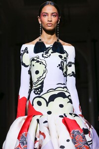Valentino-Haute-Couture-SS20-Paris-2253-1579718615.thumb.jpg.c4d9c1bf38d37c2bc9adb094872454b5.jpg