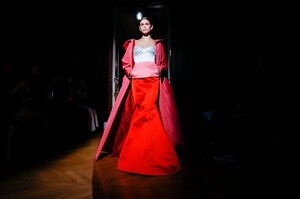 Valentino-Haute-Couture-SS20-Paris-24715-1579718695.thumb.jpg.89a32713525fcd3b62ea84d449884653.jpg