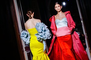 Valentino-Haute-Couture-SS20-Paris-46382-1579718692.thumb.jpg.618b16f63e8857c638e061fb7a0aee6c.jpg