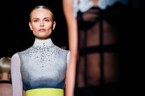 Valentino-Haute-Couture-SS20-Paris-46554-1579718847.thumb.jpg.3e934c64b68fe5ea658f9b0f79792f45.jpg