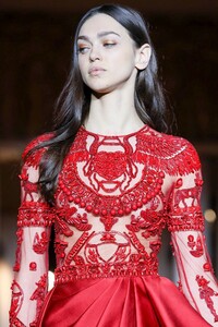 Zuhair-Murad-Haute-Couture-SS20-Paris-3885-1579714594.thumb.jpg.8813a5603a7997703ccf25838ff87551.jpg