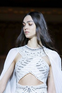 Zuhair-Murad-Haute-Couture-SS20-Paris-4048-1579714930.thumb.jpg.61a5022ec0dbedad72c516c09ea1db3a.jpg