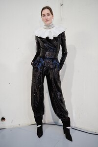 backstage-defile-alexandre-vauthier-printemps-ete-2020-paris-coulisses-11.thumb.jpg.25023499424cf26c5e77dba63af2ad44.jpg