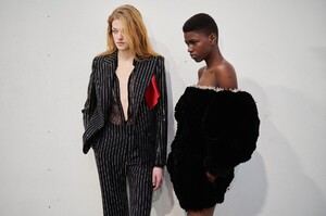 backstage-defile-alexandre-vauthier-printemps-ete-2020-paris-coulisses-29.thumb.jpg.1e71080adf0593f05b9311738e581d68.jpg