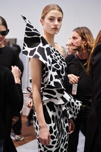 backstage-defile-alexandre-vauthier-printemps-ete-2020-paris-coulisses-44.thumb.jpg.592daca430439dc2b319fe21aea2d571.jpg