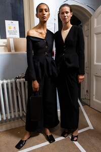 backstage-defile-awake-mode-printemps-ete-2020-londres-coulisses-47.thumb.jpg.2434f01c824c6e5666b3dd993f295f49.jpg