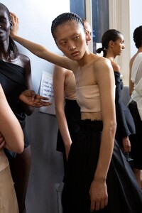 backstage-defile-awake-mode-printemps-ete-2020-londres-coulisses-96.thumb.jpg.0db1784ba0add7d65039f4ce01dd77fd.jpg