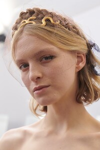 backstage-defile-dior-printemps-ete-2020-paris-coulisses-19.thumb.jpg.f572db37008554ad59f94546cfc17635.jpg