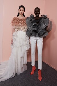 backstage-defile-givenchy-printemps-ete-2020-paris-coulisses-105.thumb.jpg.1778bbaebe40ec73fe15fb796dce92a4.jpg