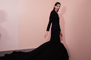 backstage-defile-givenchy-printemps-ete-2020-paris-coulisses-126.thumb.jpg.7800e0817cdbfb990b2773c8ecabd300.jpg