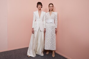 backstage-defile-givenchy-printemps-ete-2020-paris-coulisses-13.thumb.jpg.3e7a36d0bdef9dd9a83496e836a941b9.jpg