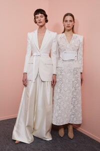 backstage-defile-givenchy-printemps-ete-2020-paris-coulisses-14.thumb.jpg.47e163b19391fe404f86400ad8c52456.jpg