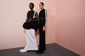backstage-defile-givenchy-printemps-ete-2020-paris-coulisses-20.thumb.jpg.0acf271d30550b314b44241915e5b5d1.jpg