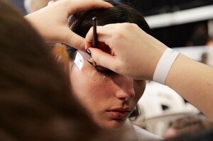 backstage-defile-givenchy-printemps-ete-2020-paris-coulisses-5.thumb.jpg.b8084dea276046c09d18d487a989405f.jpg