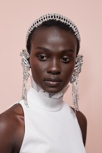 backstage-defile-givenchy-printemps-ete-2020-paris-coulisses-68.thumb.jpg.c1d1d339d3e7d1a1edfcd81b1b906271.jpg