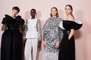 backstage-defile-givenchy-printemps-ete-2020-paris-coulisses-69.thumb.jpg.f0a0d6a775d1033d57b79ea76c5c2c84.jpg