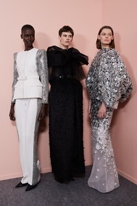 backstage-defile-givenchy-printemps-ete-2020-paris-coulisses-72.thumb.jpg.39c859918e48873aaf83b4dbfbc41bf1.jpg