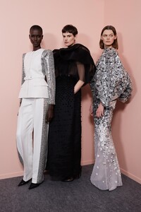 backstage-defile-givenchy-printemps-ete-2020-paris-coulisses-73.thumb.jpg.399ef23a02d8910d6664bb75ebbc9baa.jpg