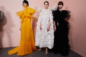 backstage-defile-givenchy-printemps-ete-2020-paris-coulisses-99.thumb.jpg.60d070dba80cc0178cca55da12f6579a.jpg