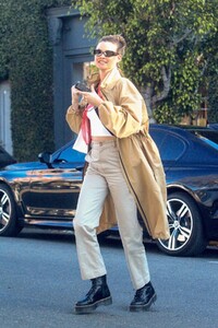 behati-prinsloo-out-shopping-on-melrose-place-01-28-2020-4.jpg