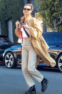 behati-prinsloo-out-shopping-on-melrose-place-01-28-2020-7.jpg