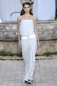 chanel-couture-spring-2020-paris-fashion-week-pfw001044.thumb.jpg.790c3bca625b54711528a405e2e82560.jpg