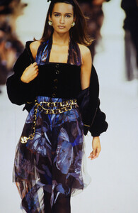 chanel-fw-1991.thumb.jpg.426e9360898cfc6197e201f265f2d2cc.jpg