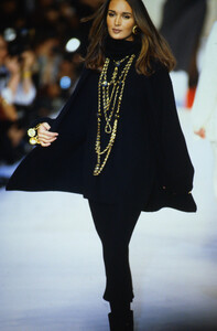 chanel-fw-1992.thumb.jpg.fba41662c5d5e409545091b49e7e9e97.jpg