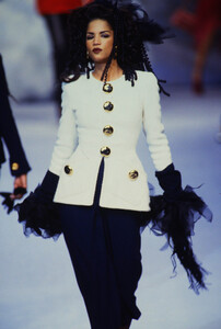 chanel-hc-ss-1992.thumb.jpg.5842f3bccacebc02f0106b2c49838db8.jpg