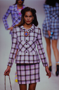 chanel-ss-1995.thumb.jpg.12ae48834b6875fa48130329bf06858f.jpg