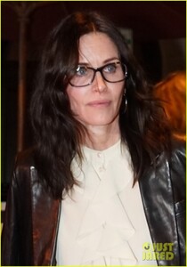 courteney-cox-craigs-dinner-friends-00.jpg