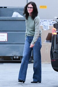 courteney-cox-retail-therapy-at-the-celine-store-in-la-01-16-2020-2.jpg