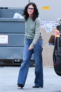 courteney-cox-retail-therapy-at-the-celine-store-in-la-01-16-2020-4.jpg