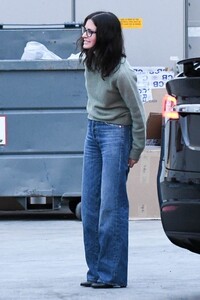 courteney-cox-retail-therapy-at-the-celine-store-in-la-01-16-2020-5.jpg