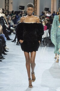 defile-alexandre-vauthier-printemps-ete-2020-paris-look-27.thumb.jpg.20292123d1a0cf52782d50ccc4f73cf0.jpg