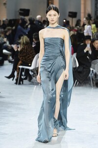 defile-alexandre-vauthier-printemps-ete-2020-paris-look-31.thumb.jpg.7849be9ce300454c00043559672c0efa.jpg