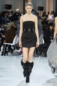 defile-alexandre-vauthier-printemps-ete-2020-paris-look-38.thumb.jpg.12bbdabf6a4f48a4bb2c63d235b8fc2e.jpg