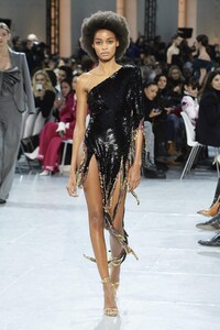 defile-alexandre-vauthier-printemps-ete-2020-paris-look-6.thumb.jpg.9e80a05c5fe773bffd4874db7120c069.jpg