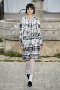 defile-chanel-printemps-ete-2020-paris-look-2.thumb.jpg.a9d07495be3abc6f3c07905aad59b40f.jpg