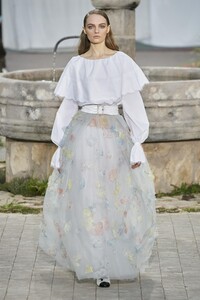 defile-chanel-printemps-ete-2020-paris-look-46.thumb.jpg.703aacb0dea521bb24a3941e2af305a7.jpg