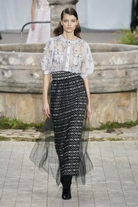 defile-chanel-printemps-ete-2020-paris-look-50.thumb.jpg.5fcdd00a424a50205affd22ca51ff927.jpg