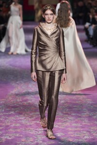 defile-dior-printemps-ete-2020-paris-look-22.thumb.jpg.0f3083cc618ed994391a4c3cc1b7629b.jpg