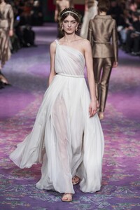 defile-dior-printemps-ete-2020-paris-look-23.thumb.jpg.44cbcb4a46d99a4e6097b230cbe9a3c0.jpg