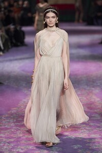 defile-dior-printemps-ete-2020-paris-look-26.thumb.jpg.73b1a70fea8746fa9776f52e5c52a60a.jpg