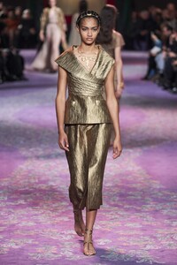 defile-dior-printemps-ete-2020-paris-look-28.thumb.jpg.d2ec571a9534b9bec027b279f190fff3.jpg