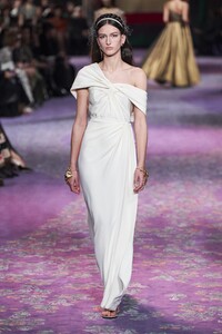 defile-dior-printemps-ete-2020-paris-look-36.thumb.jpg.93d7cb171abe59036fa2ef64e3213706.jpg