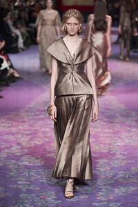 defile-dior-printemps-ete-2020-paris-look-55.thumb.jpg.2f97d5aeb23e7a3321f287fd58e4f861.jpg